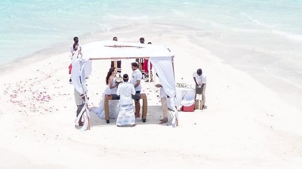 The Art of Choosing the Perfect Wording for Your Destination Wedding Invitations